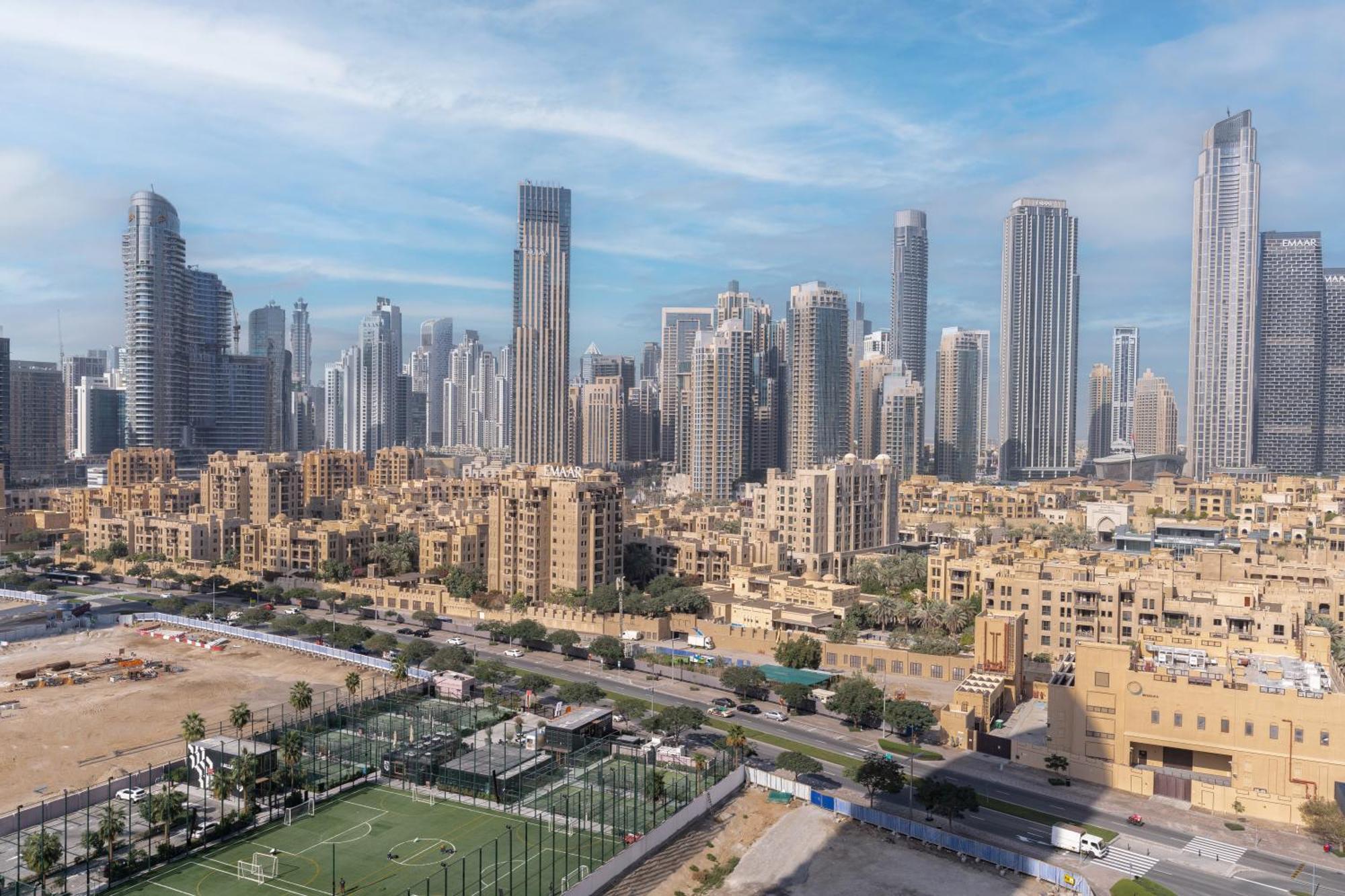 Chic 2Br Apartment, Prime Location Near Dubai Mall - Allsopp&Allsopp Bagian luar foto