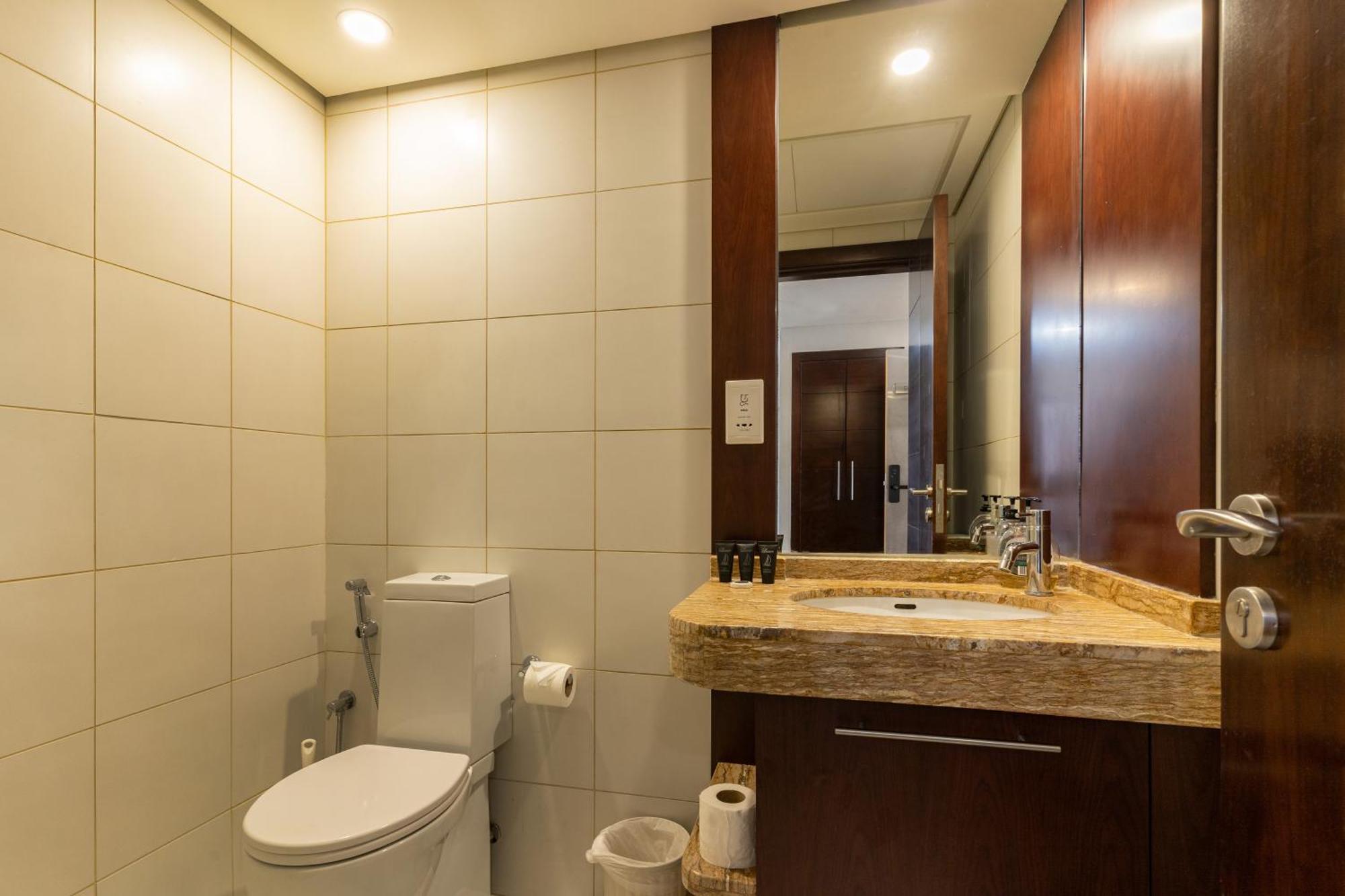 Chic 2Br Apartment, Prime Location Near Dubai Mall - Allsopp&Allsopp Bagian luar foto