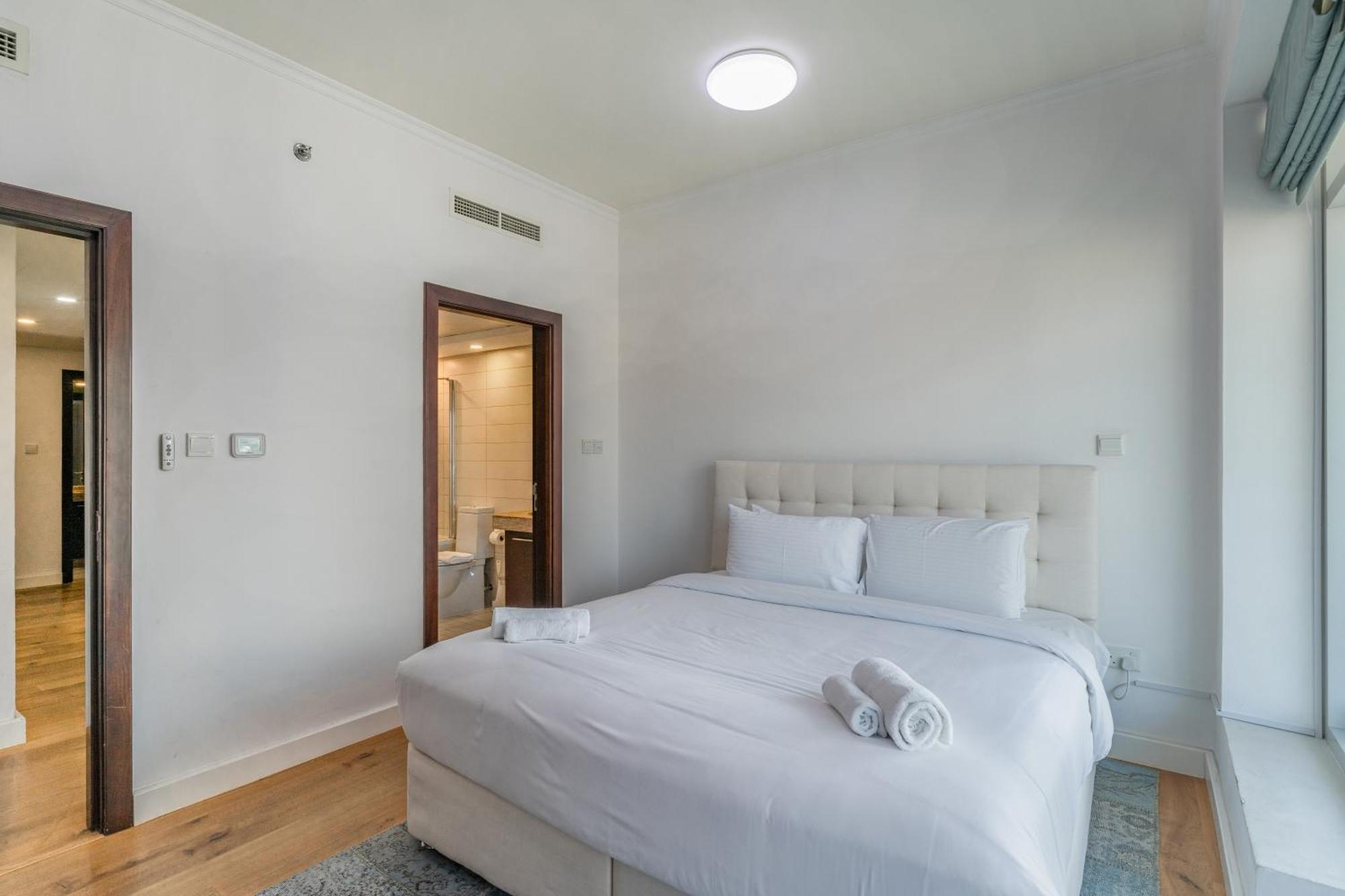 Chic 2Br Apartment, Prime Location Near Dubai Mall - Allsopp&Allsopp Bagian luar foto