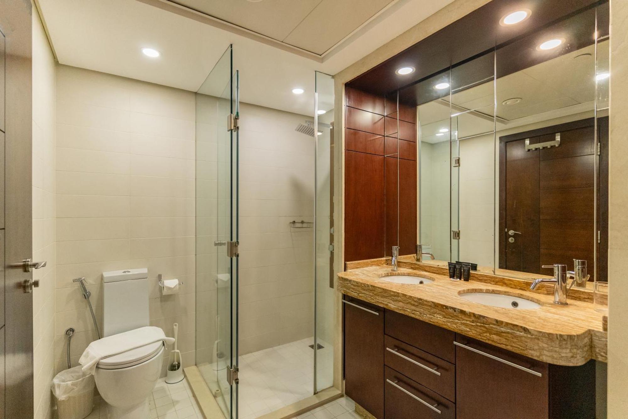 Chic 2Br Apartment, Prime Location Near Dubai Mall - Allsopp&Allsopp Bagian luar foto