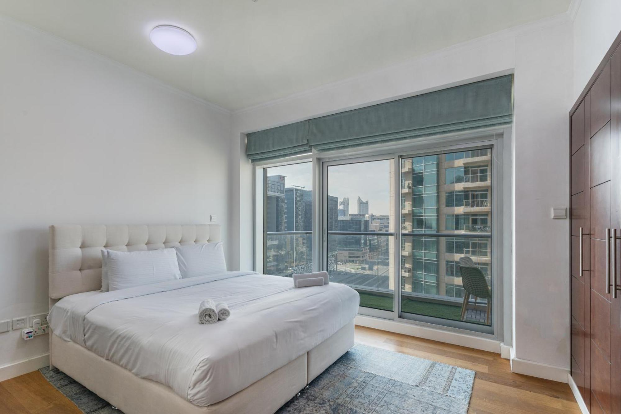 Chic 2Br Apartment, Prime Location Near Dubai Mall - Allsopp&Allsopp Bagian luar foto
