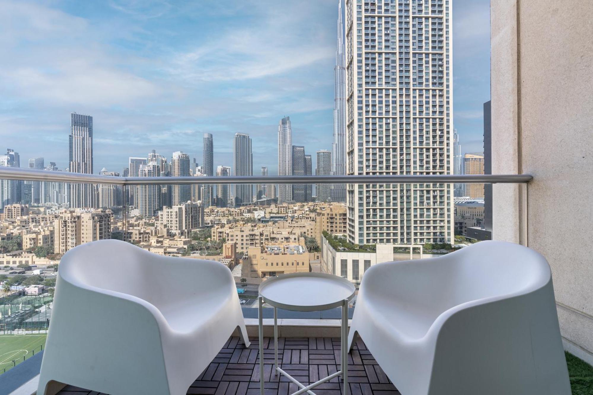 Chic 2Br Apartment, Prime Location Near Dubai Mall - Allsopp&Allsopp Bagian luar foto
